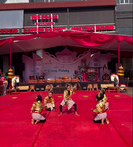 Event Budaya Raminten Kamis Pahing Hadirkan Banyak Kesenian Lokal Tarik Antusias Wisatawan