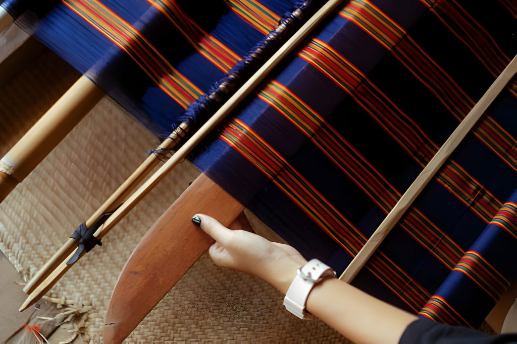 kain tenun di hamzah batik