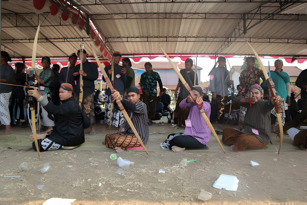 ngabuburit dengan jemparingan