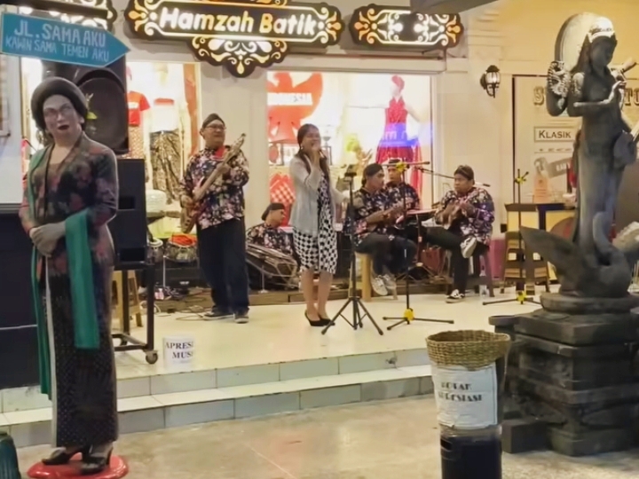 Pilih Musik Keroncong, Melody Klasik Yang Tetap Asik	 Musik Keroncong, Melody Klasik Yang Tetap Asik