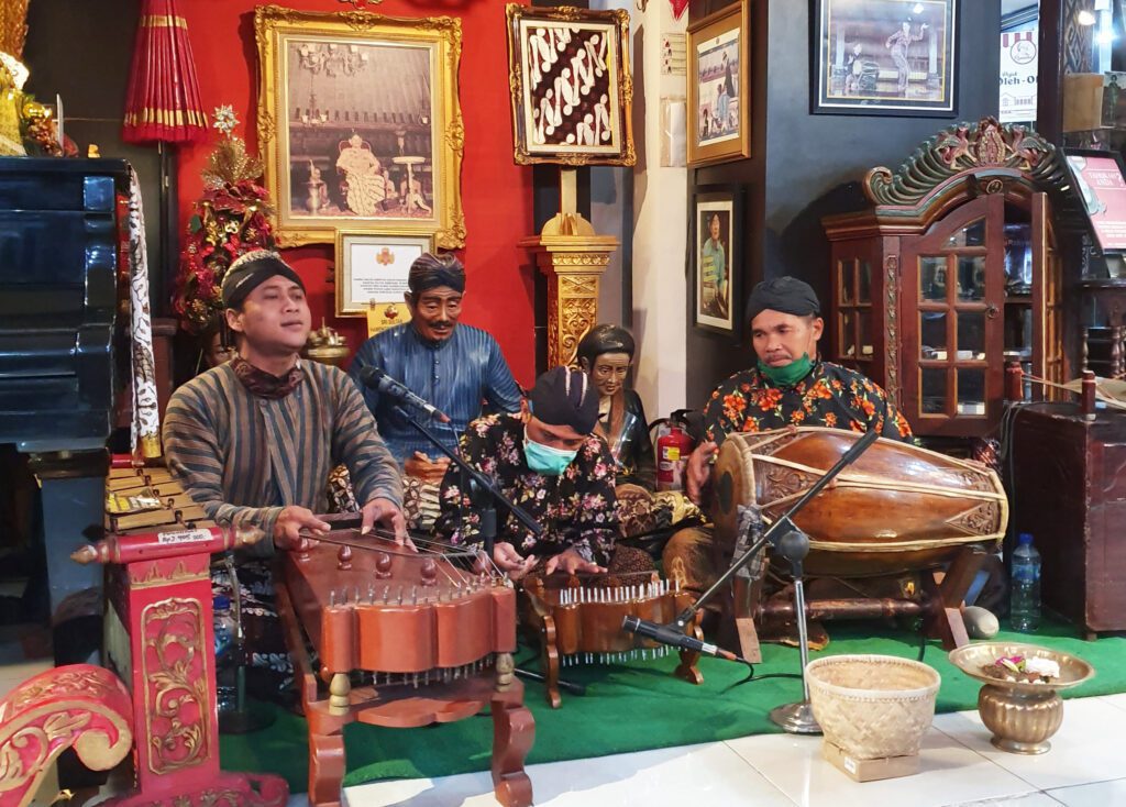 Musik Siter, Asal-usul dan Jenis-jenisnya