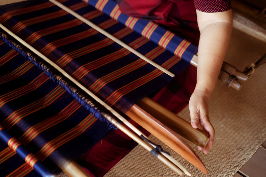 tenun kain tradisional