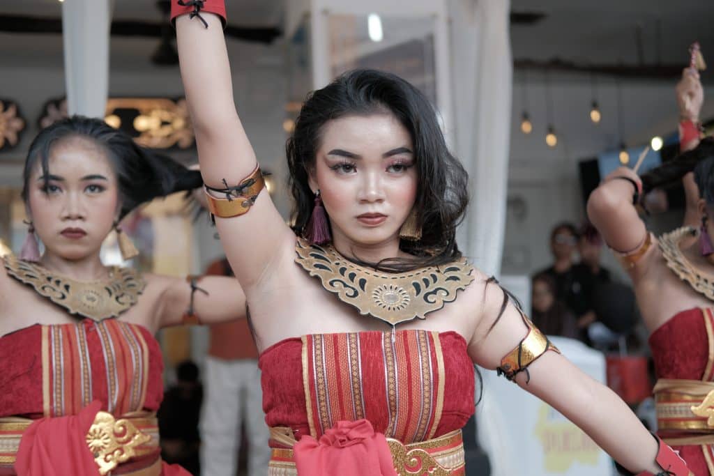 Pameran Budaya Nusantara dan Kompetisi Menari Di Hamzah Batik