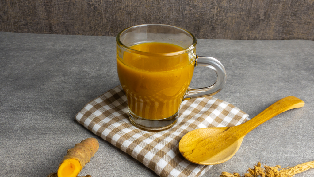 Manfaat Minuman Kunir Asem untuk Kesehatan di Musim Hujan