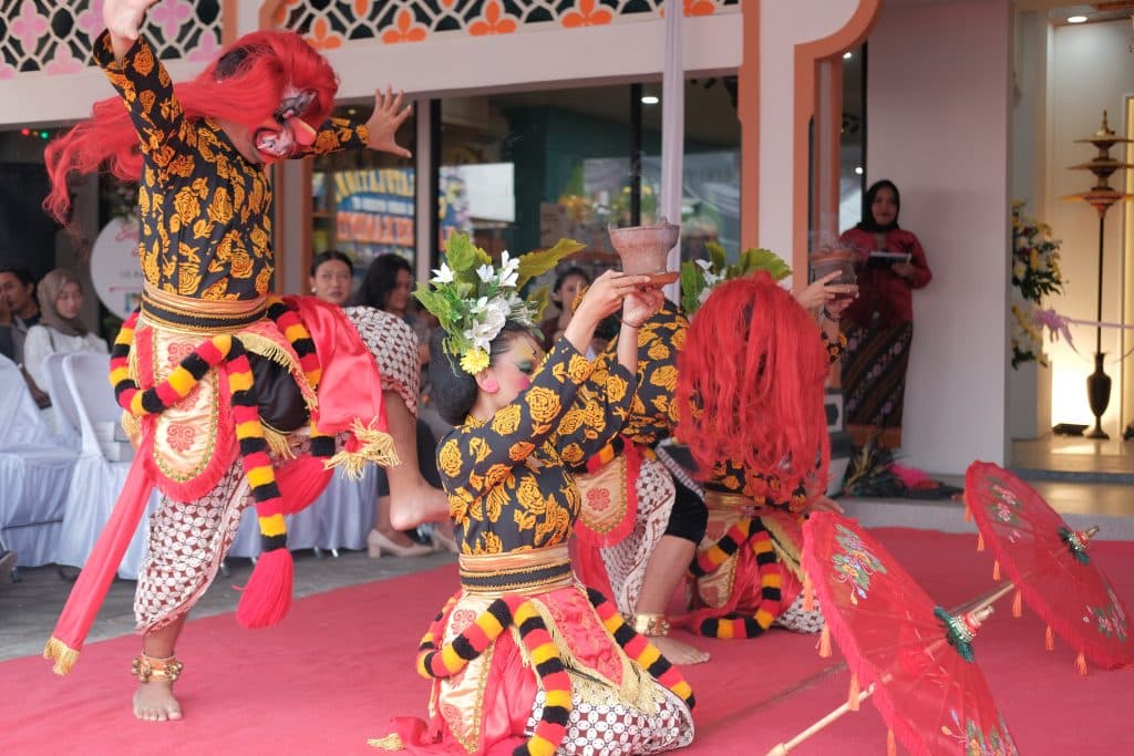 penampilan tarian raminten raminto