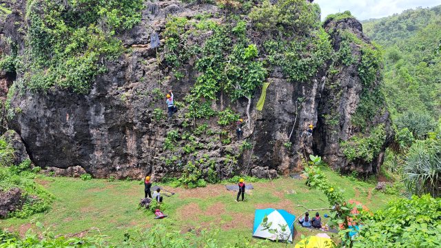 pegunungan di pantai siung