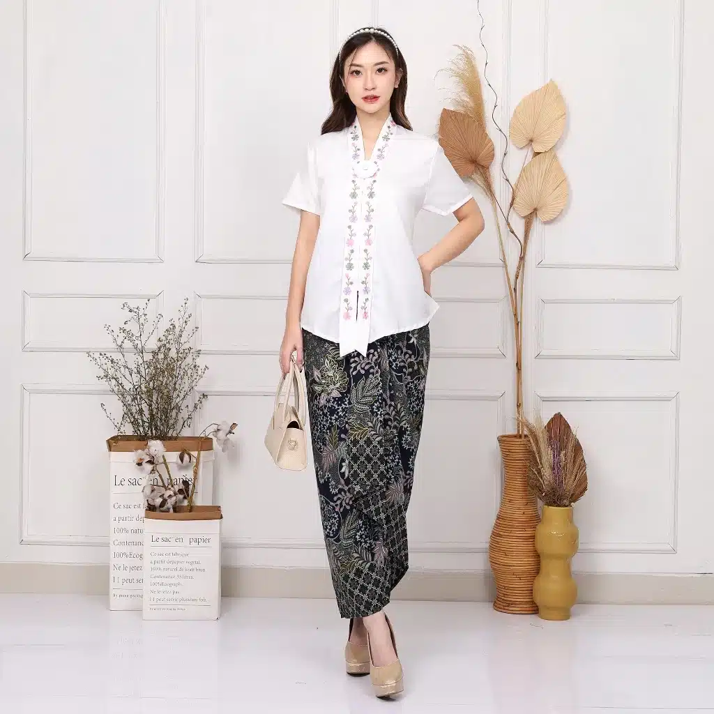 Mengenal Kebaya Encim dan Sejarah Akulturasi Budaya Cina