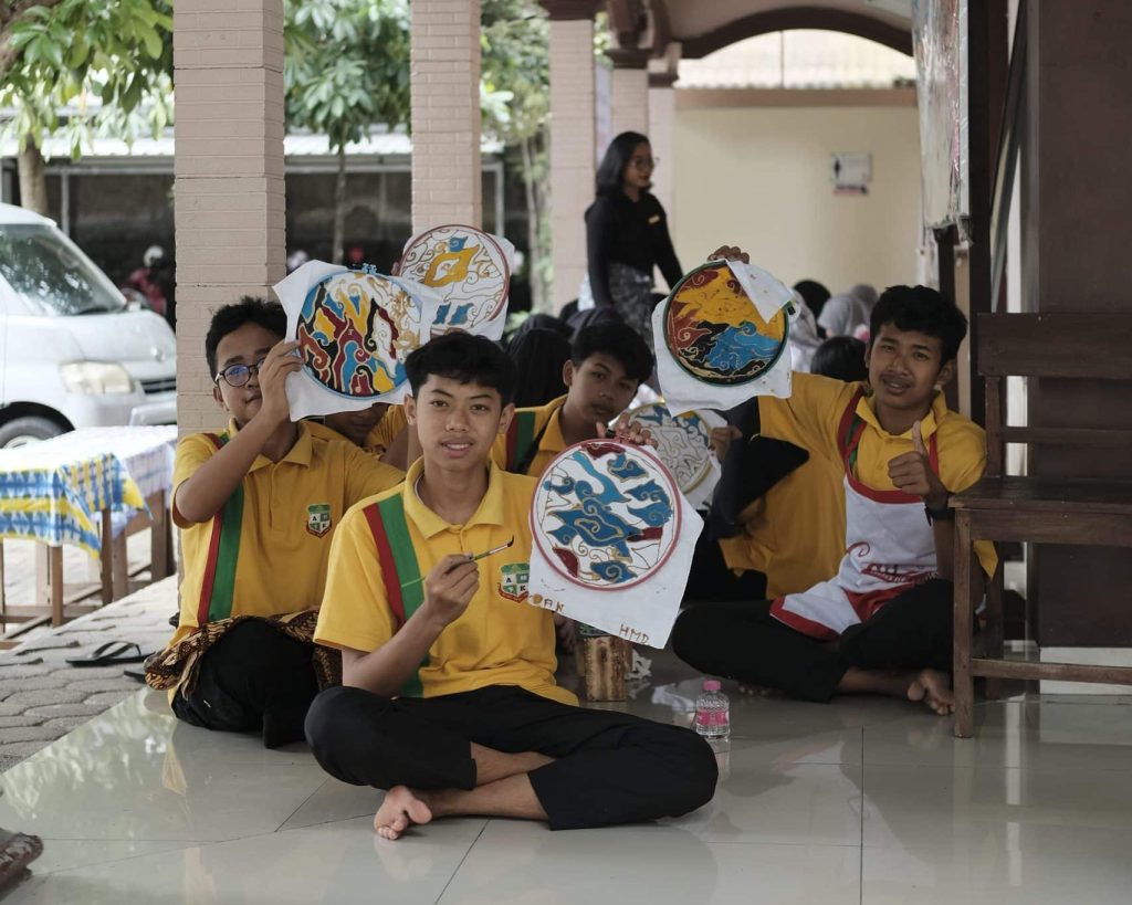 siswa smp it al khairaat batik asik