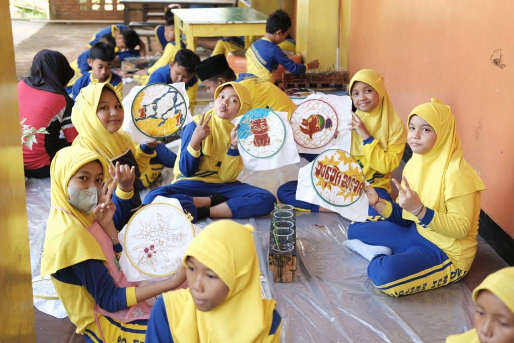 hasil karya batik asik ke sd muhammadiyah mertosanan