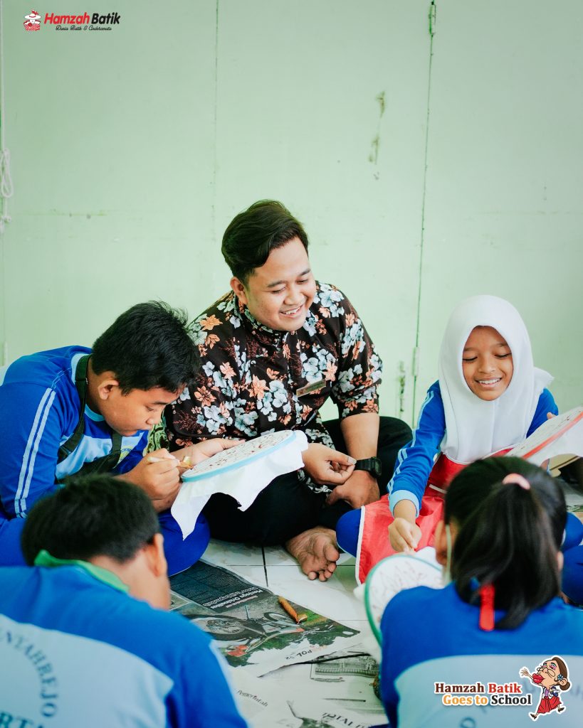 Batik Asik Goes to School Menyapa SD Blunyahrejo